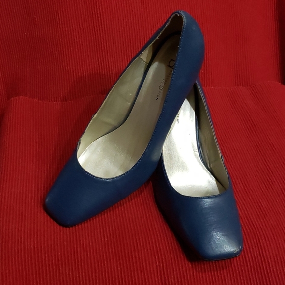 Shoes - Picture 5 of 5